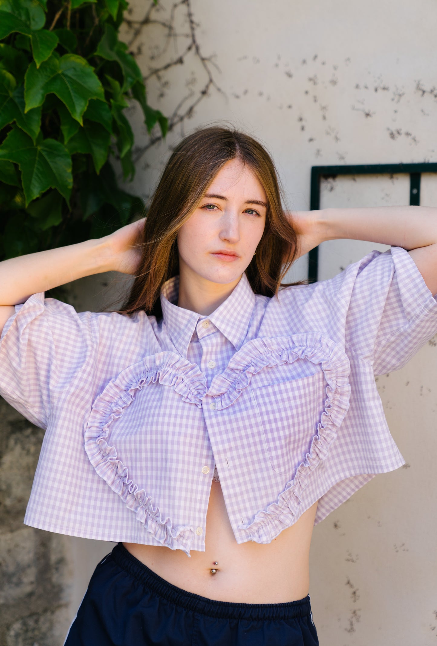 La chemise Habi vichy lilas et blanc