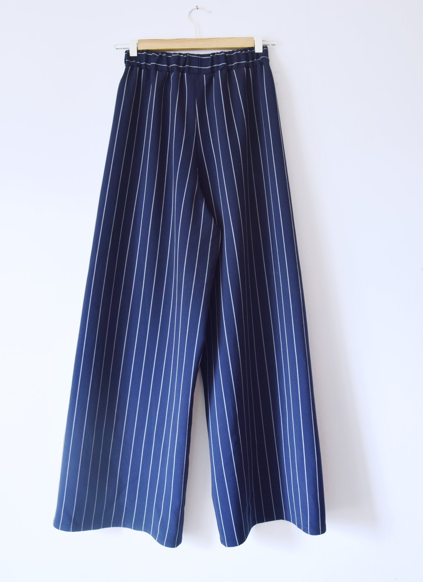 Le pantalon Ertha à rayures