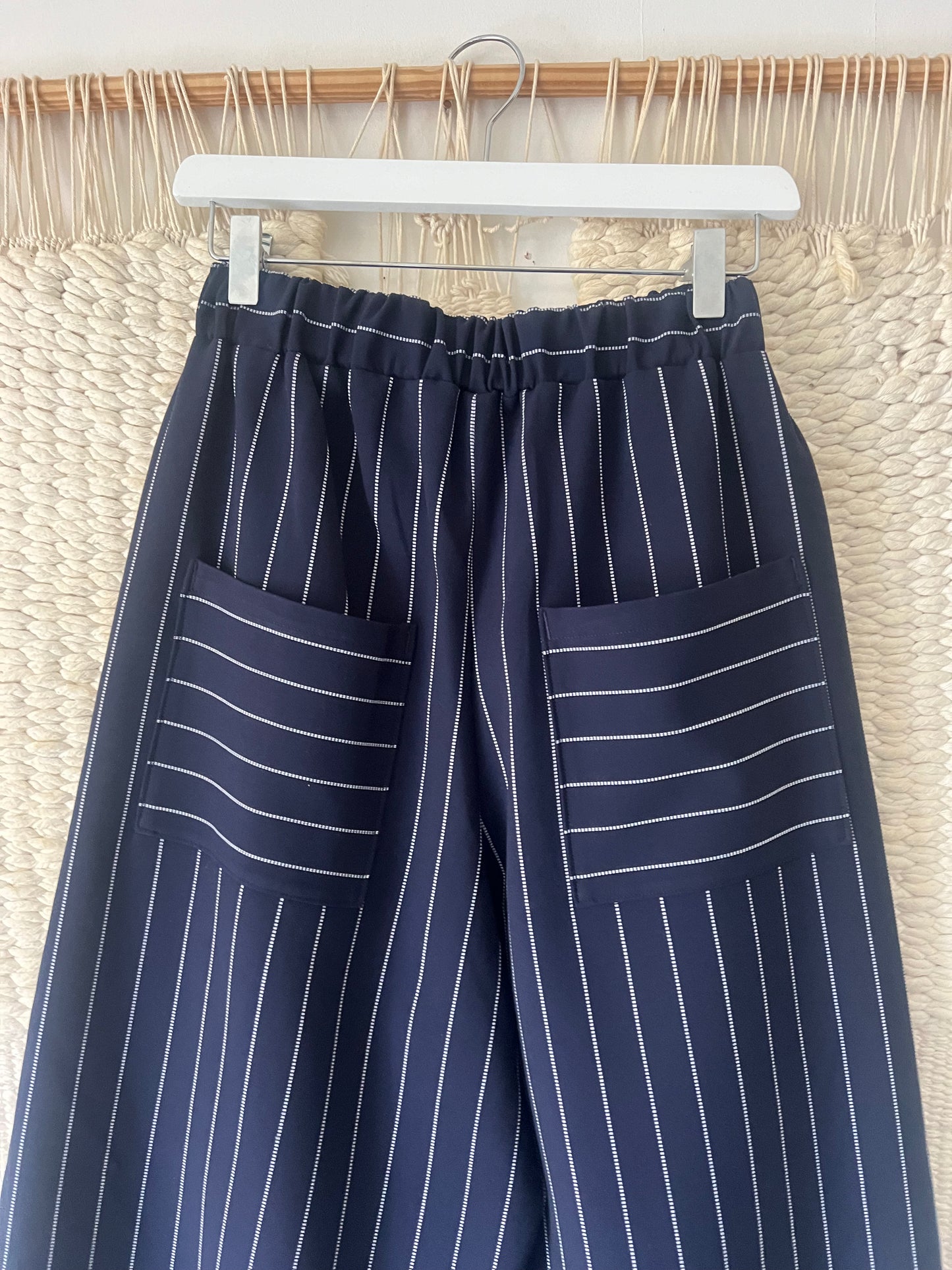 Le pantalon Ertha à rayures