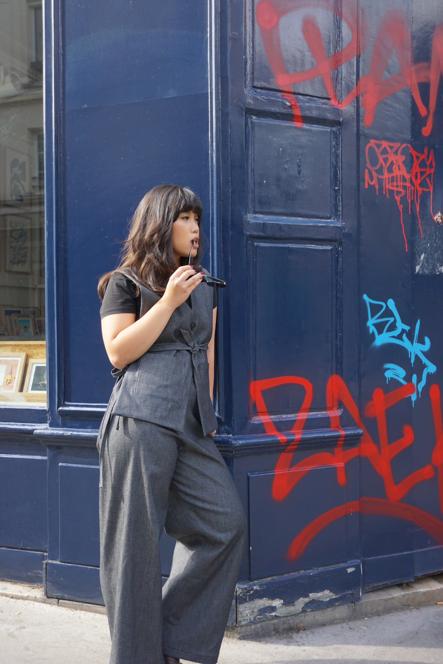 Le pantalon Ertha en denim gris foncé