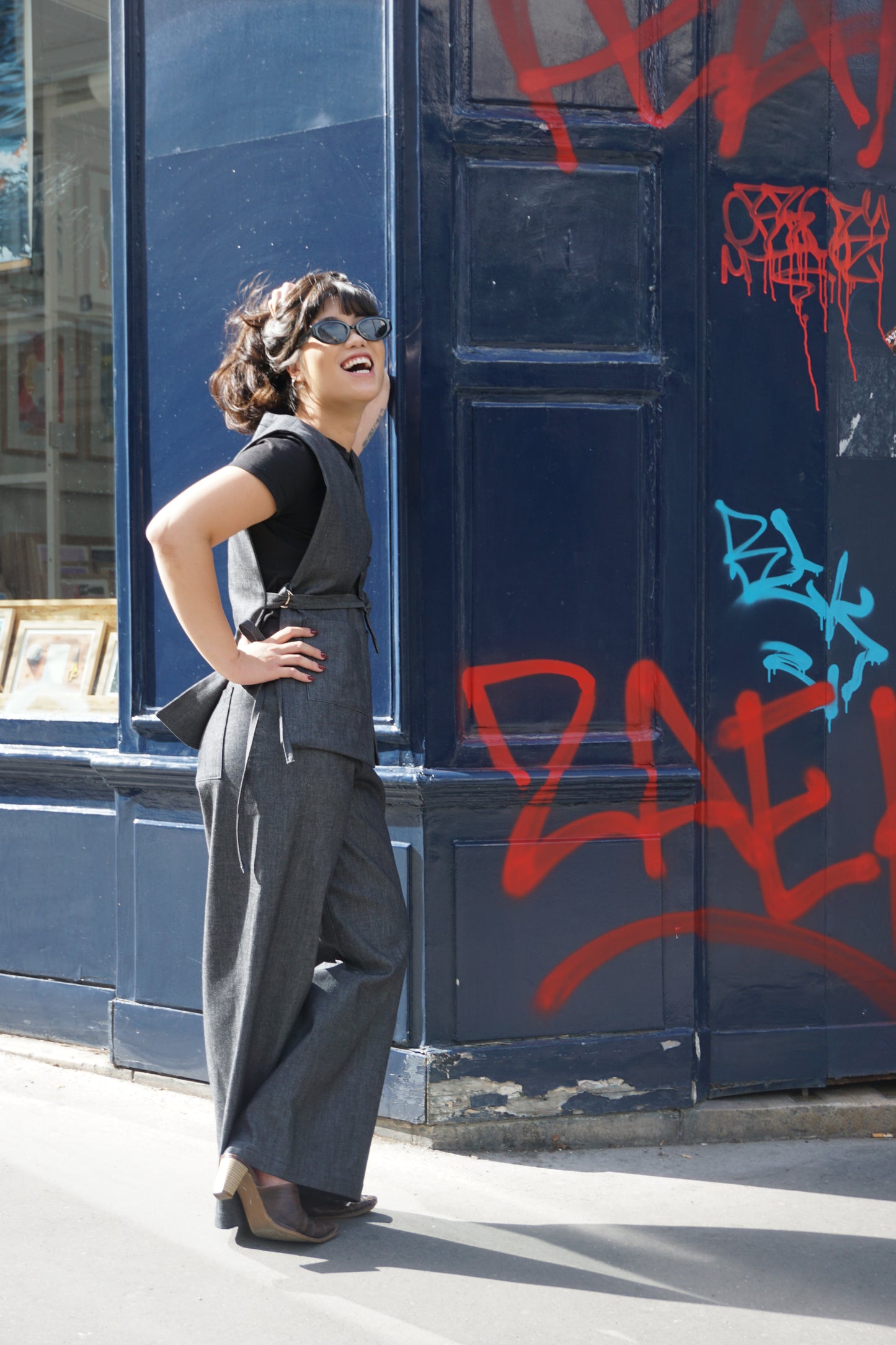 Le pantalon Ertha en denim gris foncé
