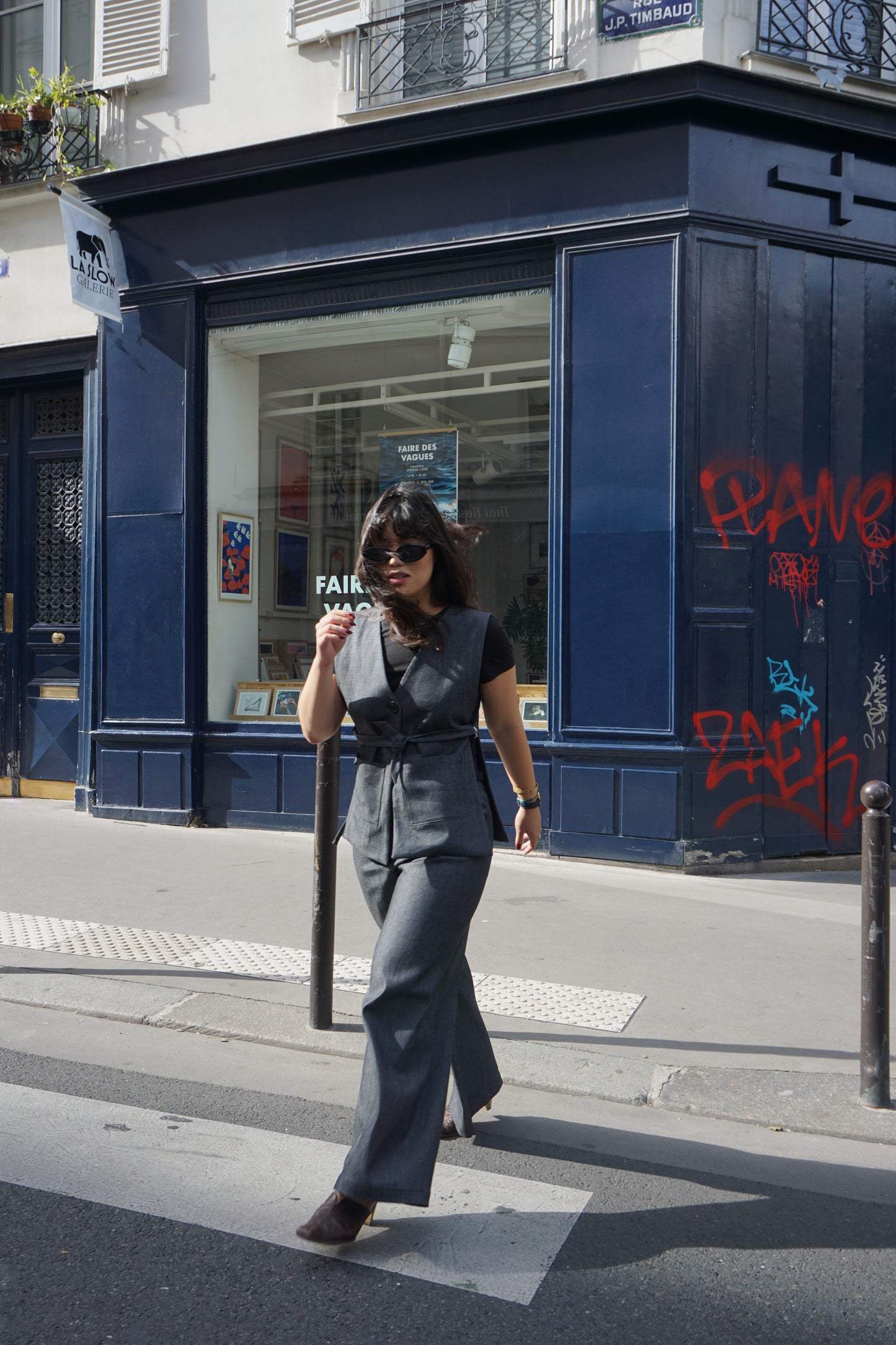 Le pantalon Ertha en denim gris foncé