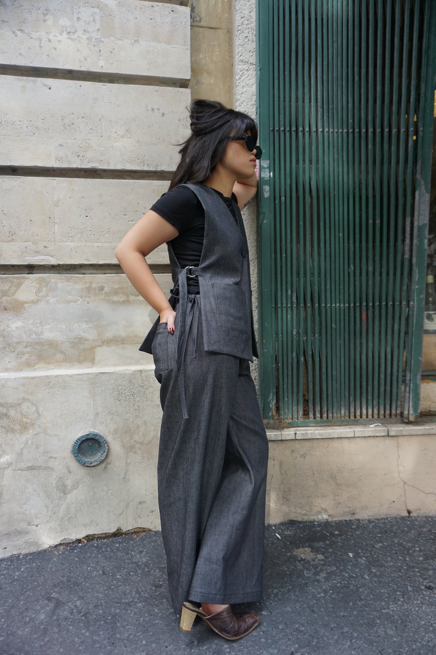 Le pantalon Ertha en denim gris foncé