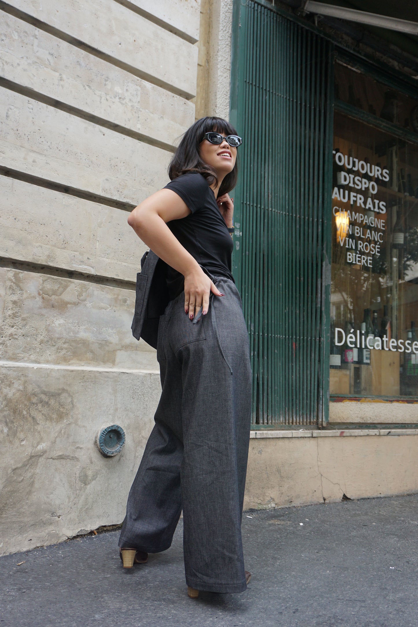 Le pantalon Ertha en denim gris foncé